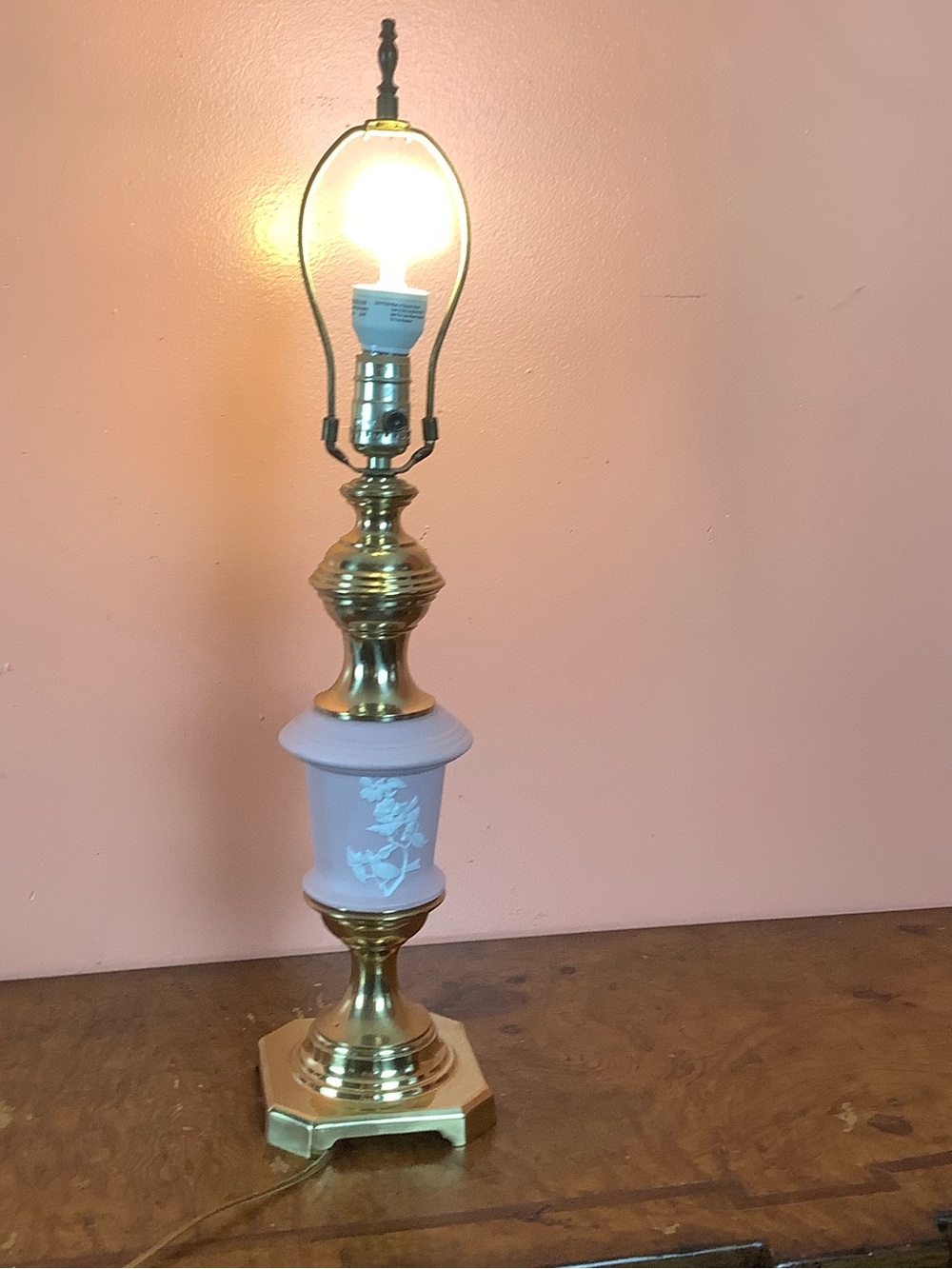 Vintage Pink Jasperware Style Table Lamp Brass Base White Bird Floral Relief 25"